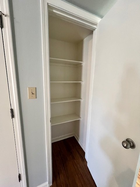 Building Photo - 503 E 6th St