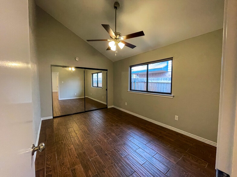 vaulted ceiling in 2nd bedroom - 812 Via Madonna