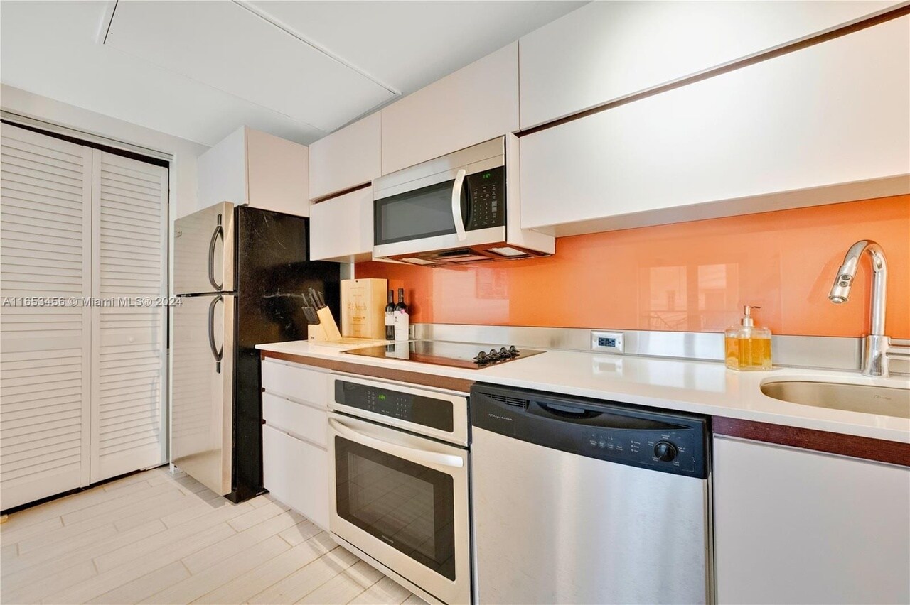 Modern Kitchen - 435 21st St