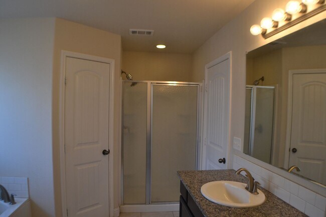 Building Photo - 1220 Randolph Dr