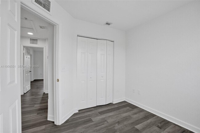 Building Photo - 5409 SW 41st St