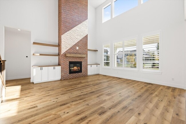Building Photo - Luxury 5-Bed + Bonus + RV Garage Home for ...