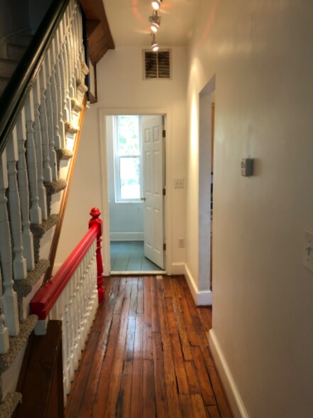 Building Photo - 710 7th St NE