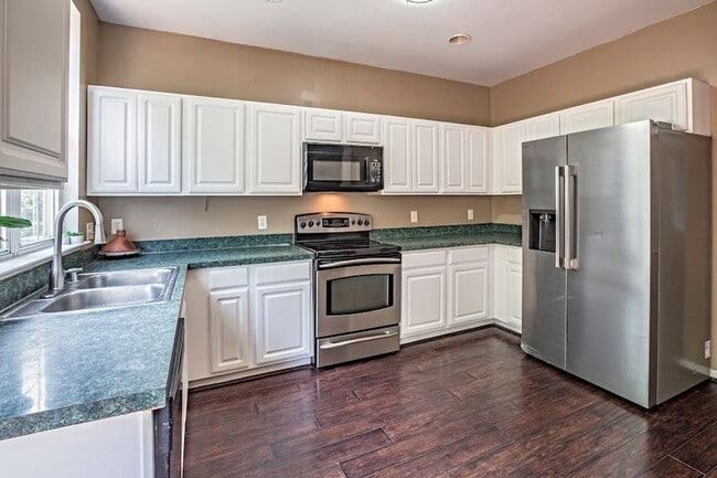 Building Photo - Charming Townhome in Brennan Estates