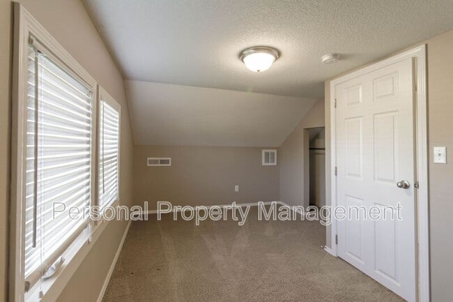 Building Photo - 5105 NE 78th St