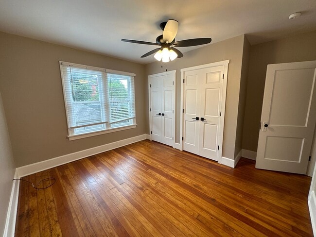 Building Photo - Redbud Alley 123-125 YBR