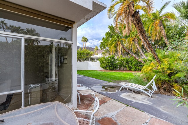 Building Photo - 866 N Topaz Cir