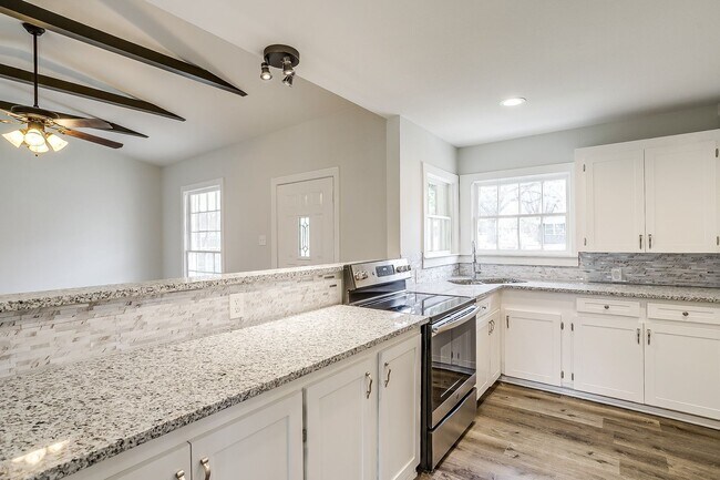 Building Photo - Fully Remodeled 3 Bed, 2 Bath Home in River Oaks w/ Basement- 76114