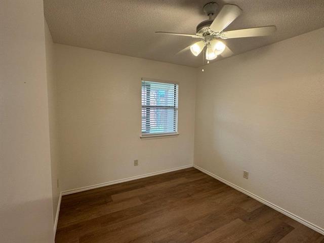 Building Photo - 942 Boxwood Dr