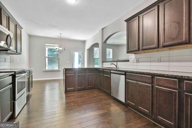 Building Photo - 240 Stillwood Dr