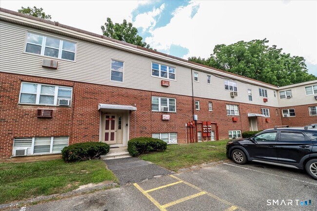Building Photo - 96 Belair Dr