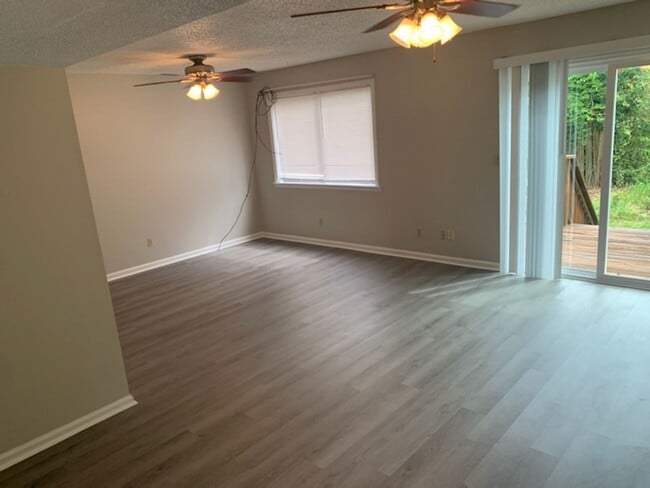 Building Photo - This charming 3-bed, 2.5-bath townhome is available for rent.