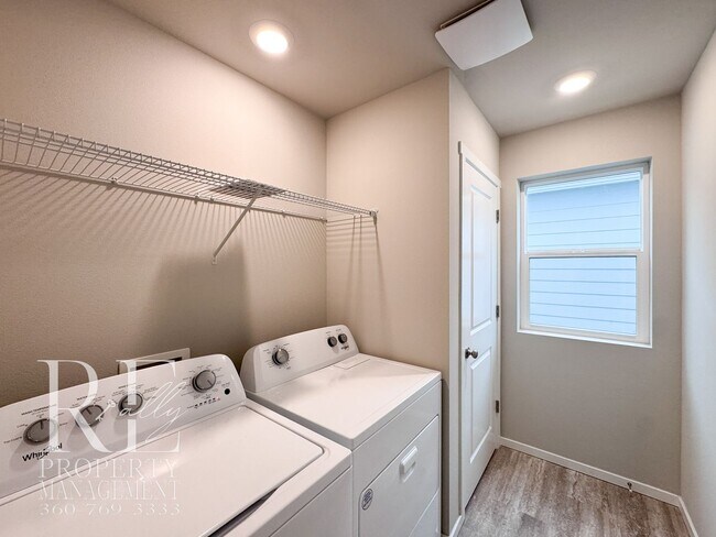 Building Photo - Light-Filled Newer Bremerton Home with Loft, Fenced Yard & 2-Car Garage