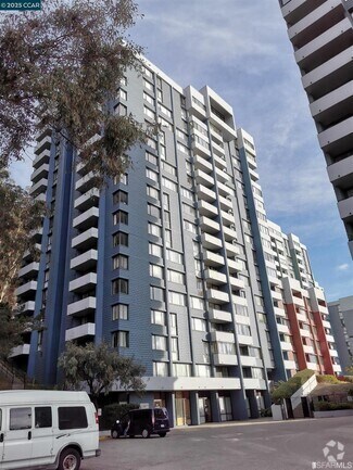 Building Photo - 555 Pierce St