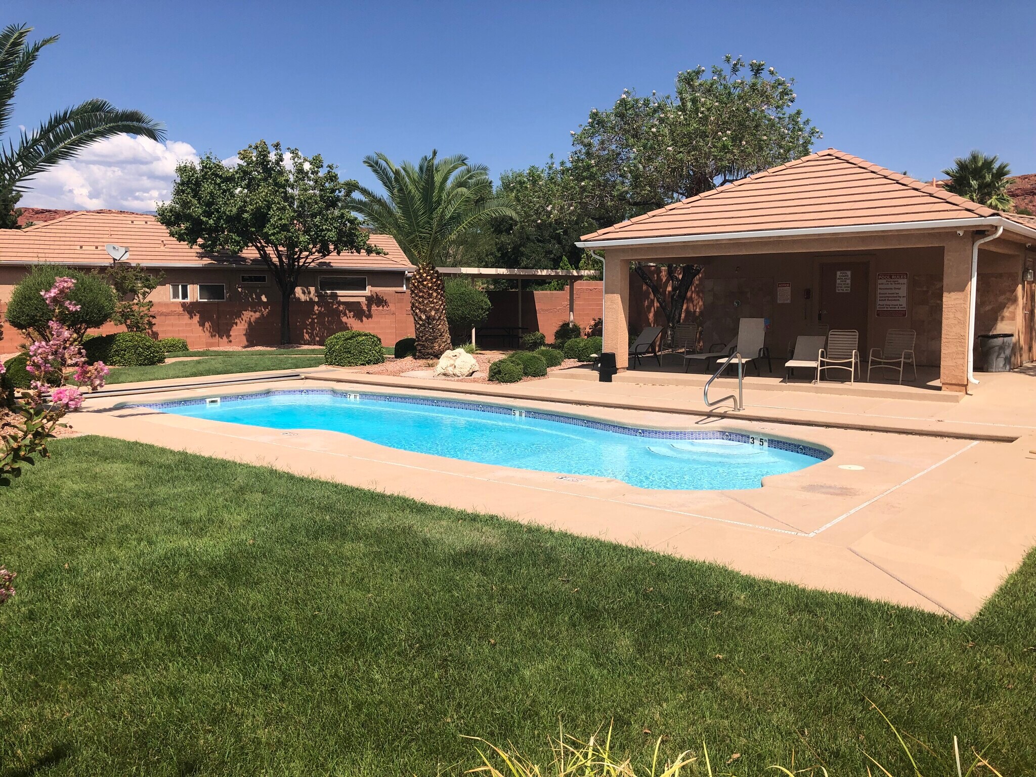 Community pool - 1806 N Dixie Downs Rd