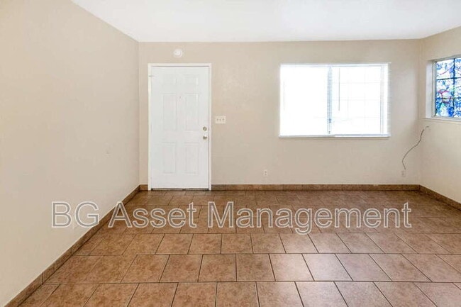 Building Photo - 1426 48th Ave