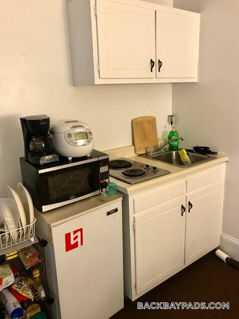 Building Photo - 854 Beacon St