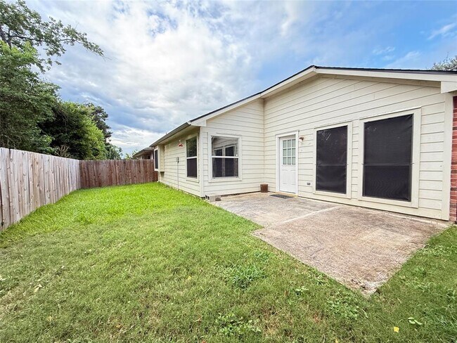 Building Photo - 12811 Mills Breeze Dr