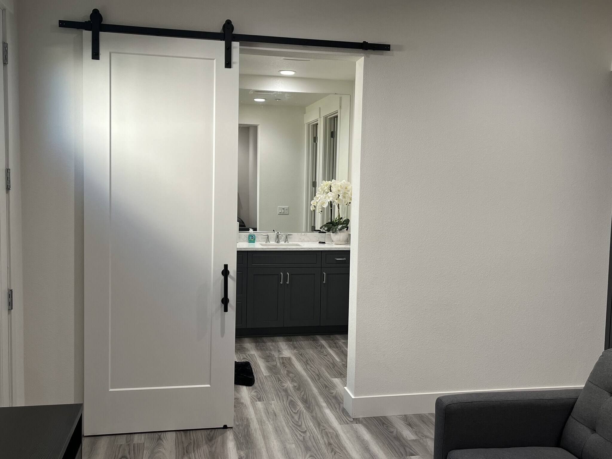 Building Photo - 211 Akabane Ln