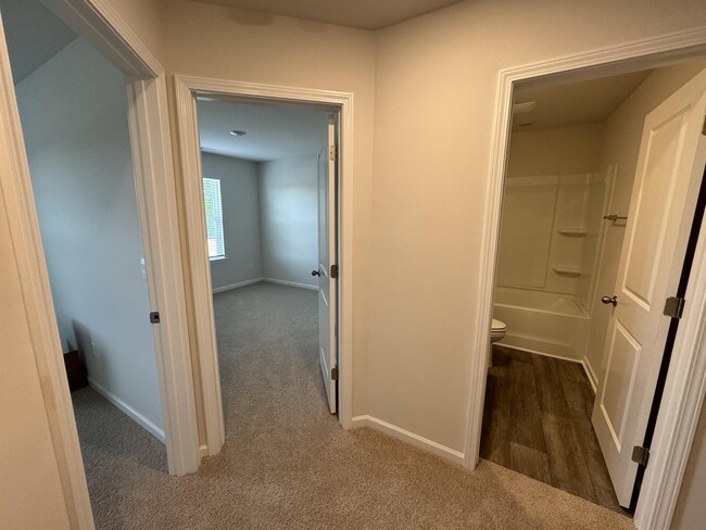 Building Photo - 4109 Laurel Rdg Dr