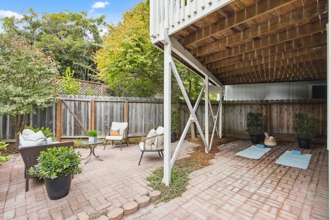 Building Photo - 144 Provincetown Ct