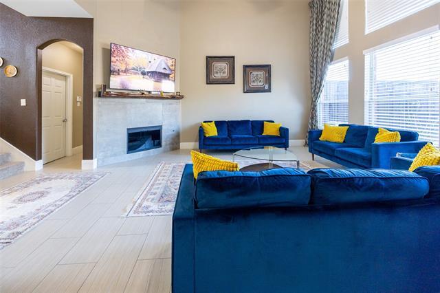 Building Photo - 9216 Sterling Gate Dr