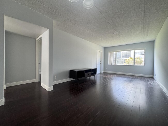 Building Photo - 4500 N Flagler Dr