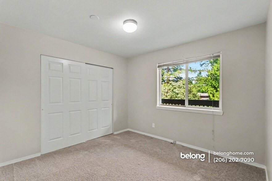 Building Photo - 515 Newport Way NW