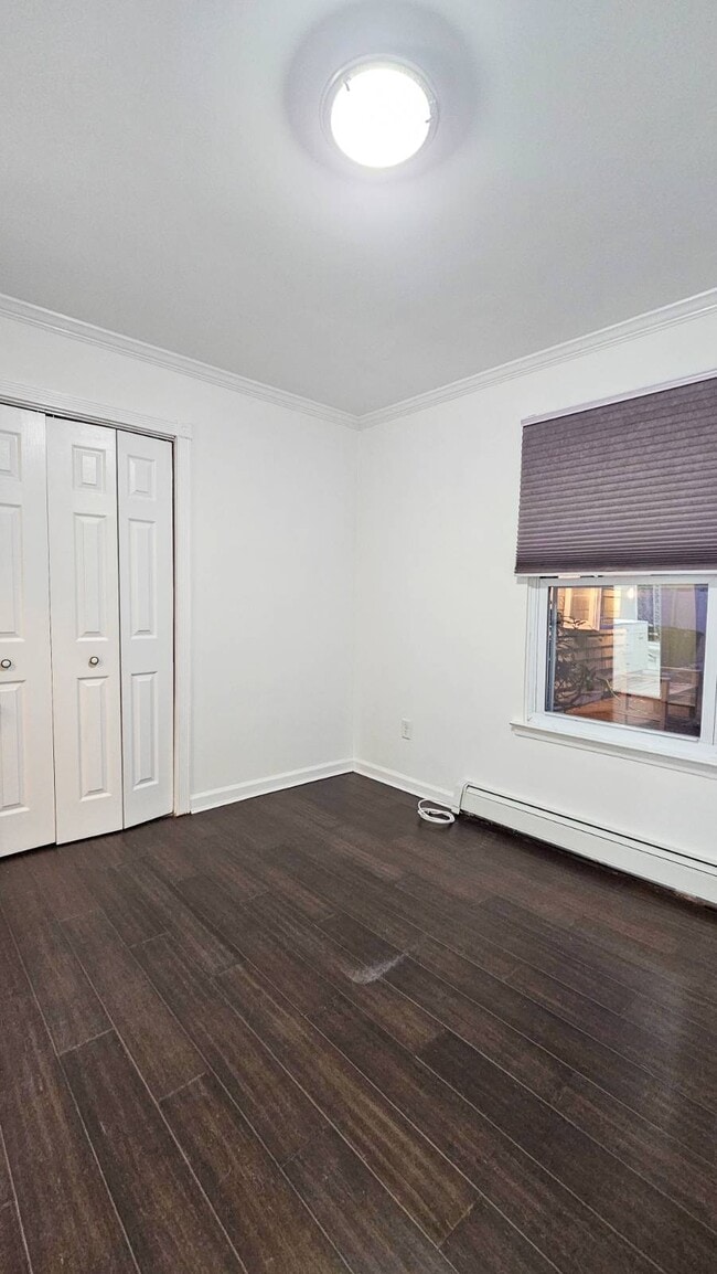 Building Photo - 5 Ontario Dr