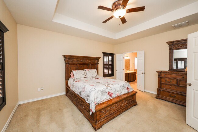 Building Photo - 318 Silverleaf Oak
