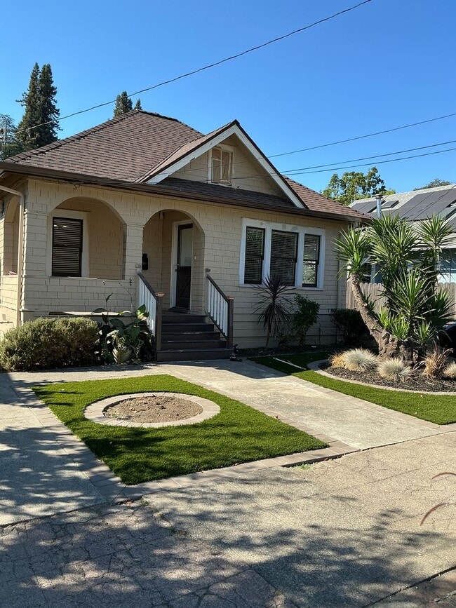 Primary Photo - Charming Downtown Napa 2 Bedroom Home