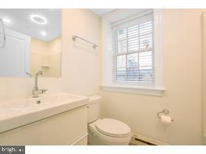 Building Photo - 8 N New St