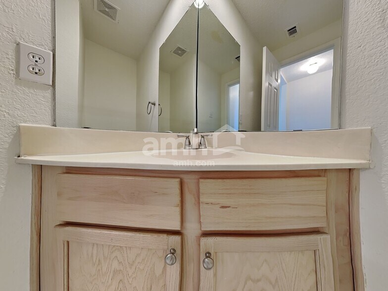 Building Photo - 1809 Mapleleaf Dr