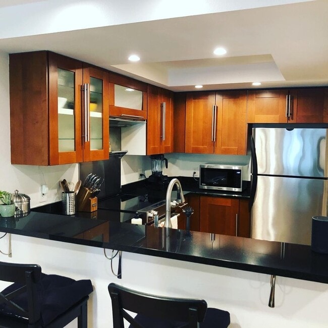 Building Photo - Updated Condo across from Magnuson Park!