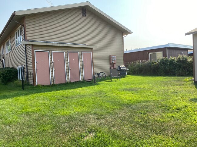 Outside storage - 917 E 46th Ct