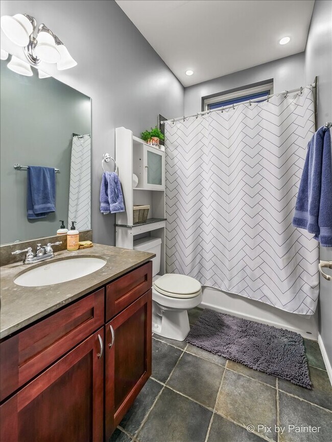 Building Photo - 1753 N Artesian Ave