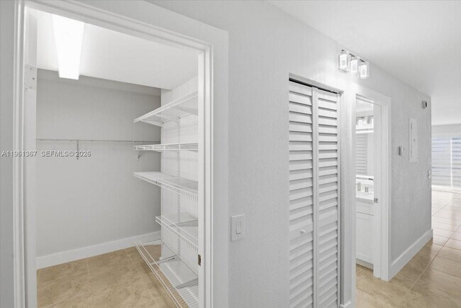 Building Photo - 1400 SW 124th Terrace