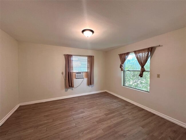 Building Photo - 400 Sun Bonnet Dr