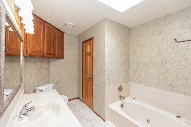 Building Photo - 3454 Gladstone Ln