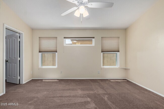 Building Photo - 10185 S Santa Fe Ln