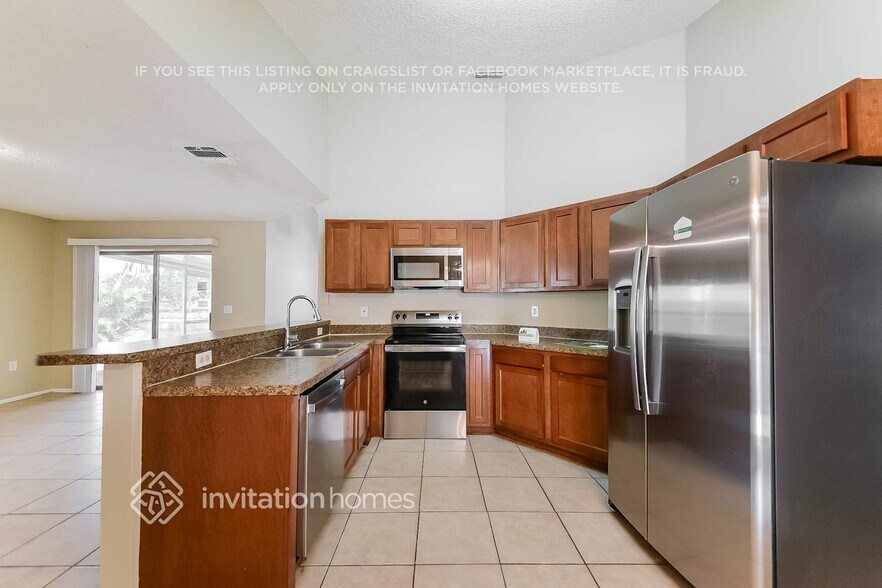 Building Photo - 711 47th St E