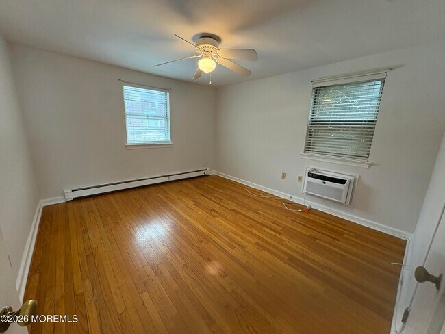 Building Photo - 75 Manor Dr