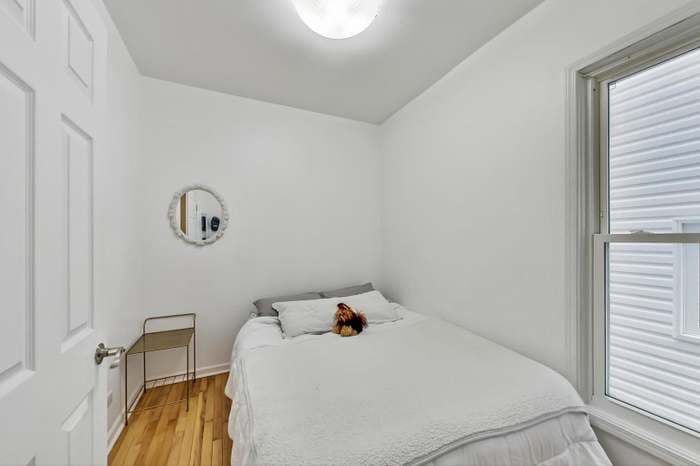 Building Photo - 3618 W Dickens Ave