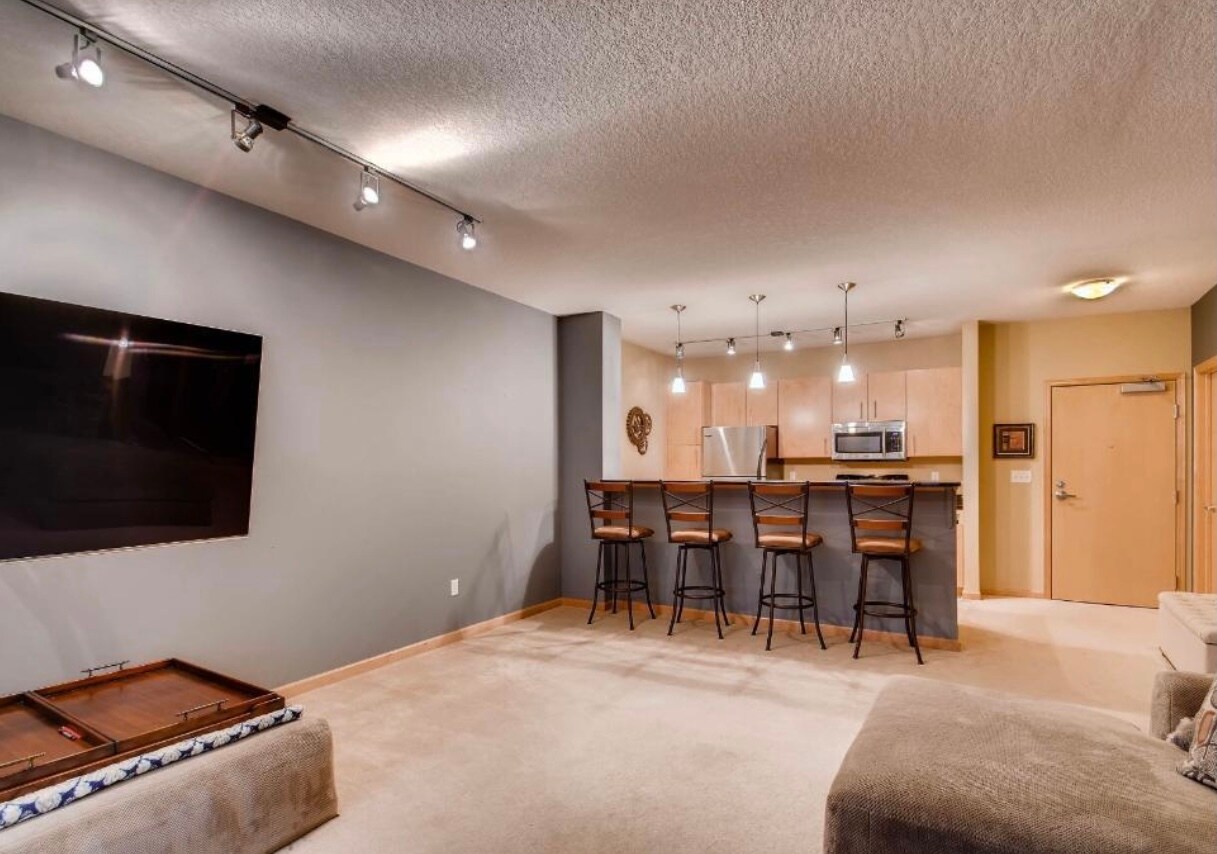 Building Photo - 7600 Lyndale Ave S