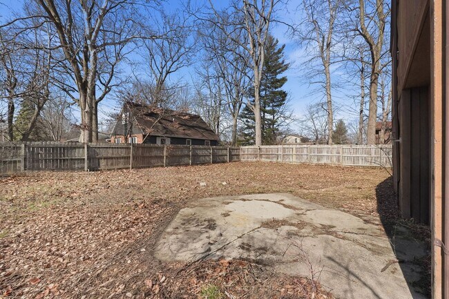 Building Photo - COMING SOON - 3 Bedroom house with updated features and fenced in yard!