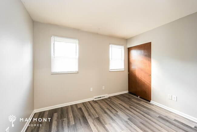 Building Photo - Bright 4-Bed Retreat