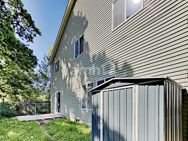 Building Photo - 2609 NE 105th Ct