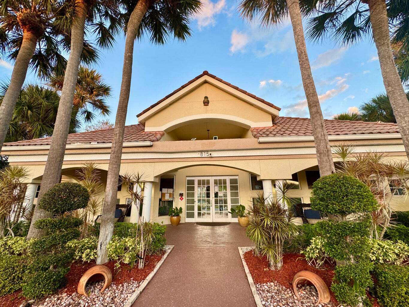 Building Photo - 815 W Boynton Beach Blvd