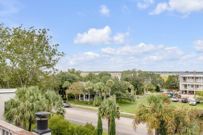 Building Photo - 209 Station 17 St