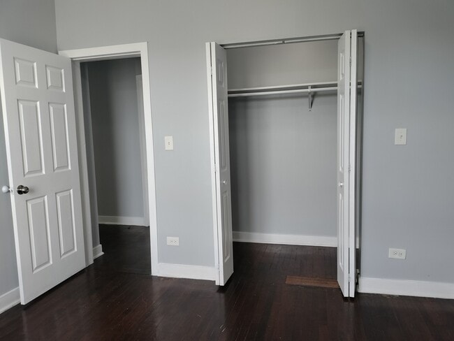 Building Photo - 1413 W 66th St